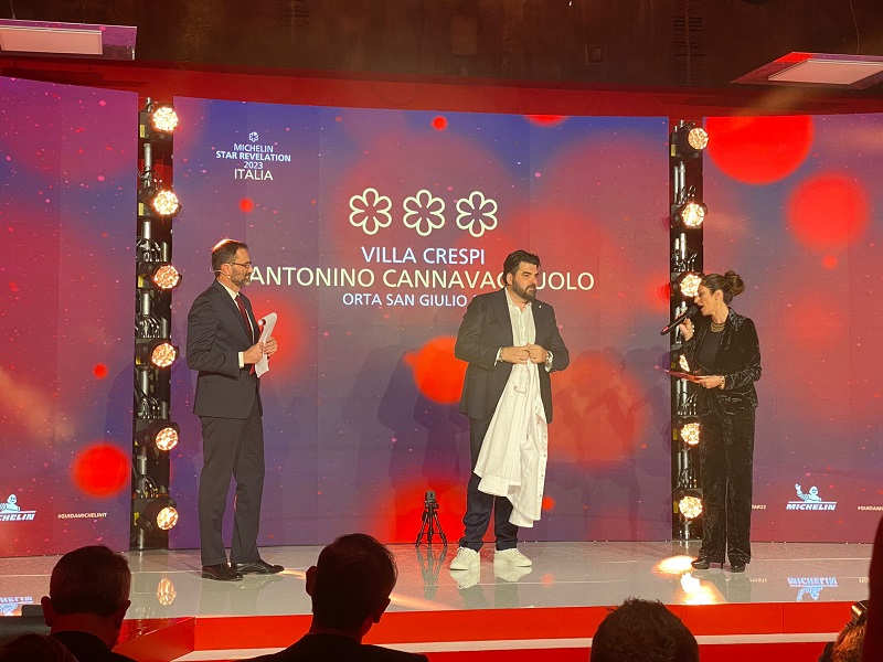 Metro Italia protagonista con le Targhe Michelin alla notte delle Stelle Metro Italia protagonista con le Targhe Michelin alla notte delle Stelle